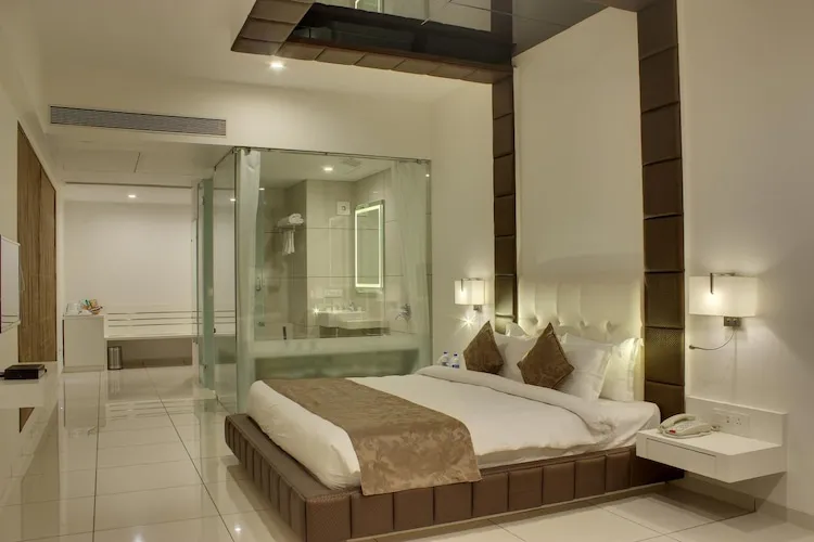 Honeymoon Suite